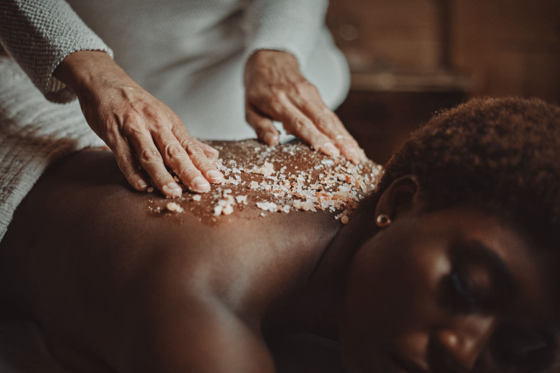 guest receiving the himalayan salt stone treatment