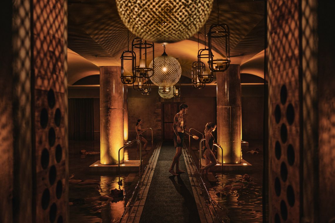 guests entering the kalla flotation pool