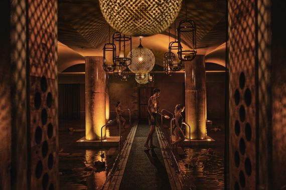 guests walking into the kalla flotation pool