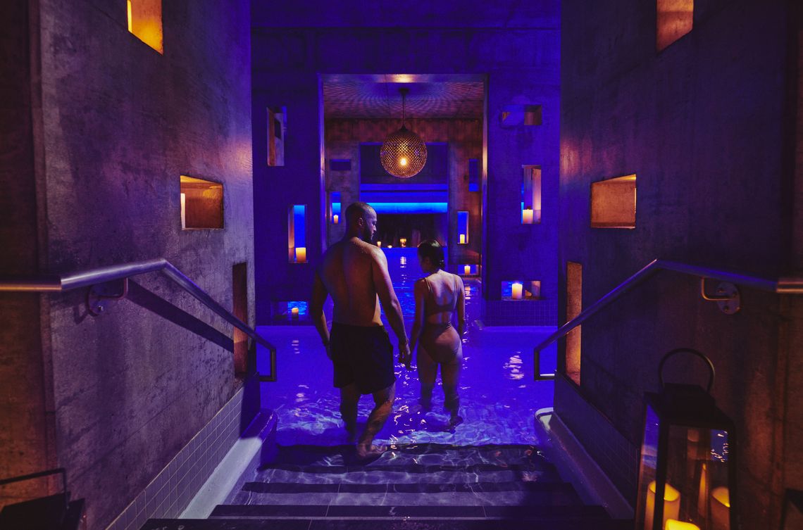 guests walking into the kalla flotation pool