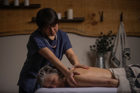 artisan doing a massage