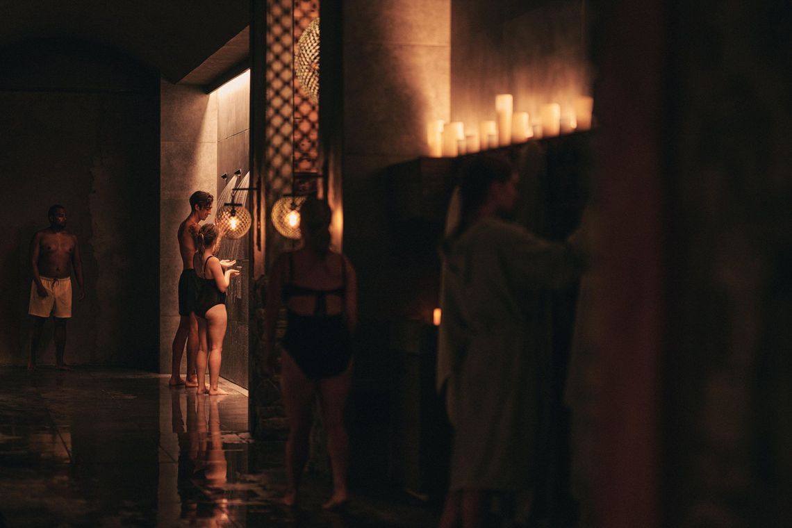 showers near the kalla flotation pool