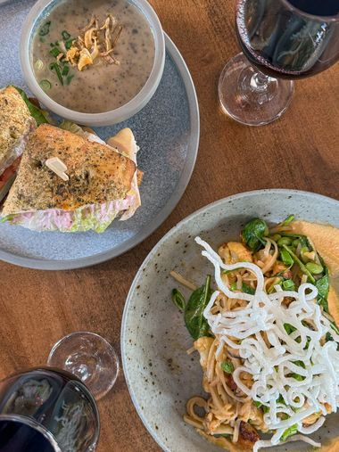 meals at Le Resto