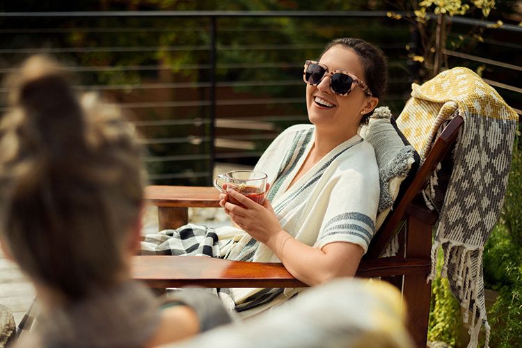 femme se reposant au spa