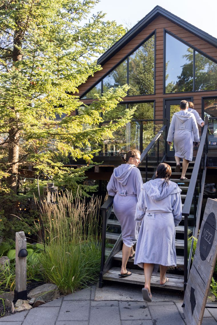 guests going up toward the Mezz Café