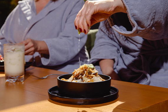 Guest squeezing lime over noodles in Lounge
