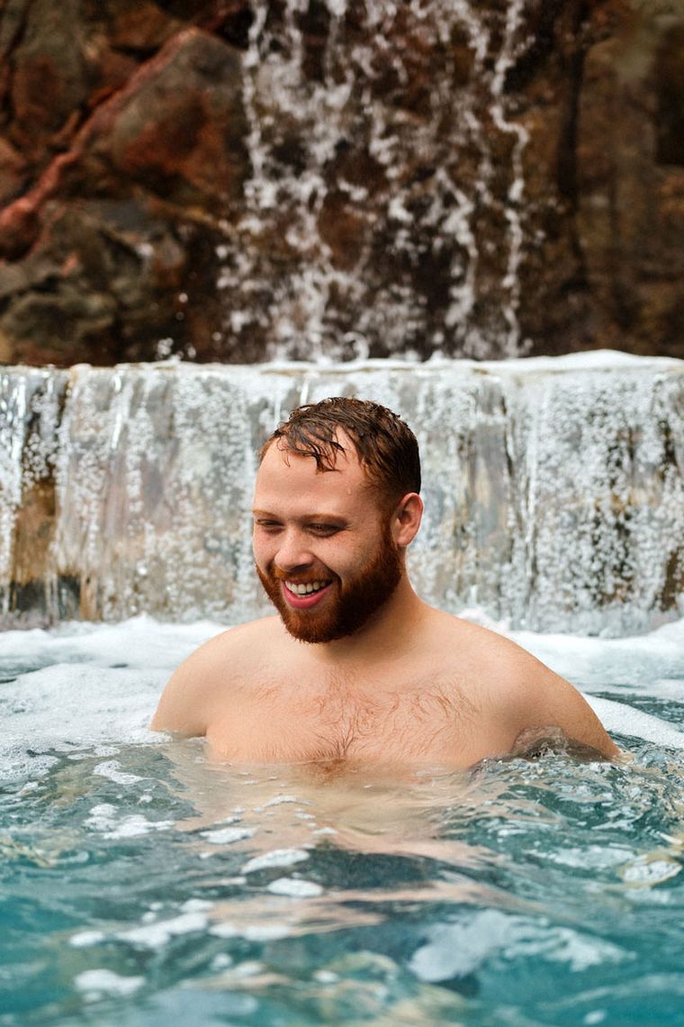 invité dans un bain froid