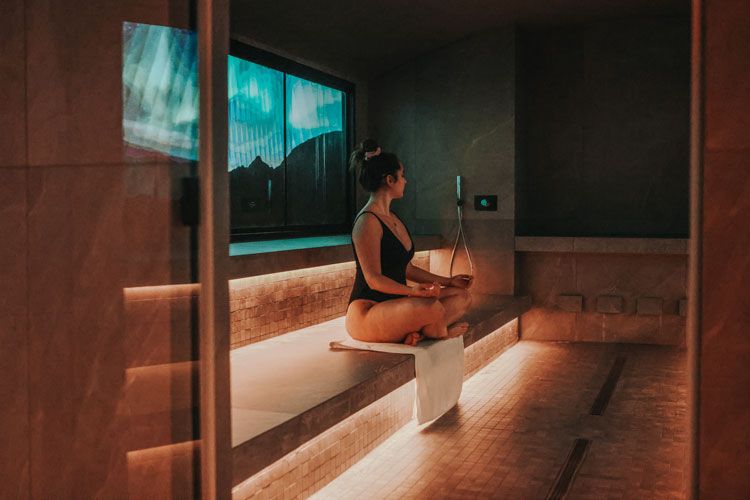 Camille Labonté dans le nouveau sauna à vapeur