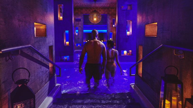 guests entering the Kalla flotation pool