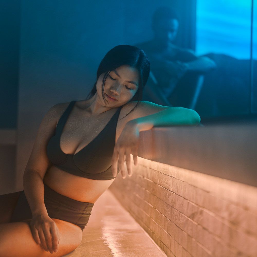 invités dans un sauna à vapeur