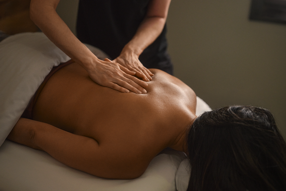 invité profitant d'un massage