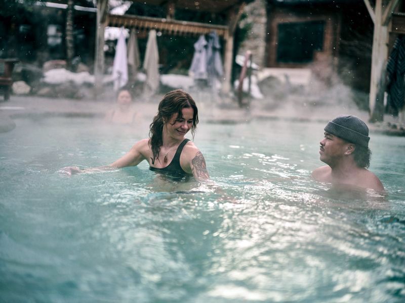couple dans un bain chaud