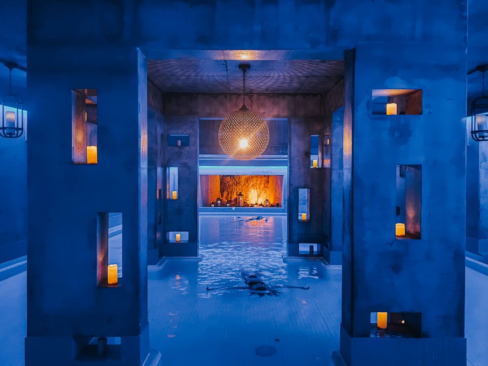 Camille Labonté flottant dans le bain Kalla